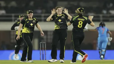 Annabel Sutherland celebrates the wicket of Harmanpreet Kaur- India TV Hindi