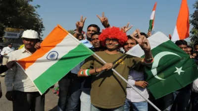 Cricket fans with India and Pakistan flags- India TV Hindi