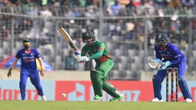 Mehidy Hasan Miraz batting during second ODI against India- India TV Hindi