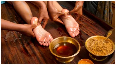 सरसों तेल से तलवों की मालिश के फायदे | sarso tel ki malish ke fayde |  benefits of massaging feet with mustard oil in hindi - India TV Hindi