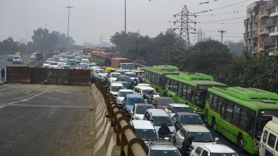 Jam due to closure of Ashram flyover- India TV Hindi