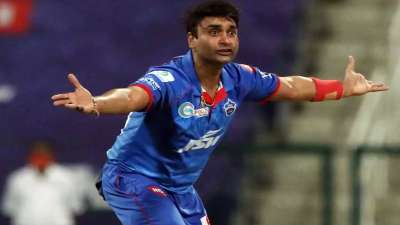 Amit Mishra: Lucknow Supergiants roped in three IPL hat-trick hat-trickster Amit Mishra for Rs 50 lakh in the mini-auction.  He is 40 years old and even in IPL 2022 he was not bought by any team.  He took 6 wickets in IPL 2021 and 4 wickets in IPL 2020.  Amit Mishra, who made his debut in 2008, will be eyeing this season.  If nothing amazing is shown of his spin then this could be the last season as well.