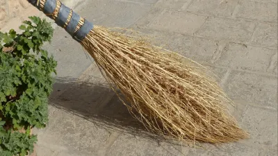 Vastu Tips For Broom- India TV Hindi