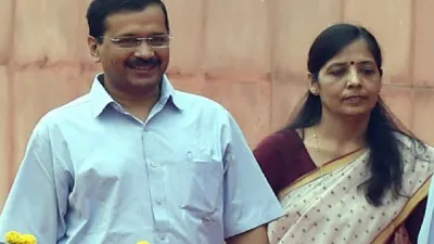 Arvind Kejriwal And Sunita Kejriwal- India TV Hindi