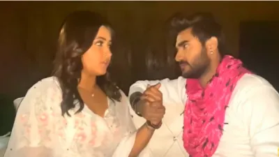 Pradeep Pandey Chintu openly proposing Kajal Raghwani- India TV Hindi