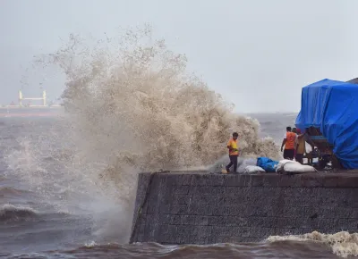 cyclone gujarat moved to gujarat- India TV Hindi