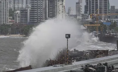 Cyclone Biparjoy will make landfall in some time heavy rain starts in Mandvi- India TV Hindi