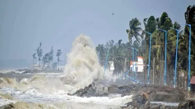 इस देश में चक्रवात 'मावार' से भारी बारिश, कई इलाकों में बाढ़, लैंडस्लाइड का खतरा बढ़ा- India TV Hindi