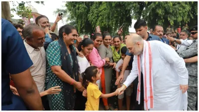 Union Home Minister Amit Shah along with his family had lunch at native place mansa in gujarat- India TV Hindi