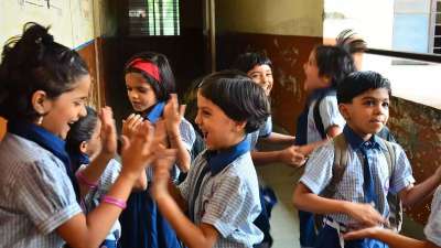 Only one teacher is posted in more than 900 primary schools in Gujarat says  government in Assembly । गुजरात से सामने आया हैरान करने वाला आकंड़ा, 926  प्राथमिक स्कूलों में केवल एक
