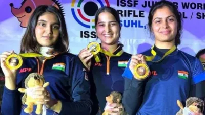 Esha Singh (left), Rhythm Sangwan (middle) and Manu Bhaker (right)- India TV Hindi