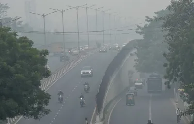 Delhi AQI Update: दिल्ली में वायु प्रदूषण की वजह से सांस लेना मुश्किल, कब  सुधरेंगे हालात? । delhi air quality improve but category still very poor -  India TV Hindi