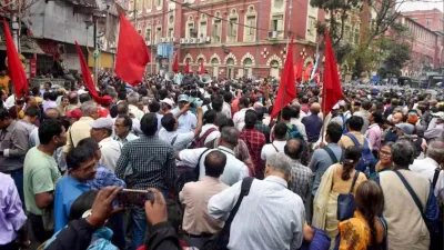 employees protest - India TV Hindi