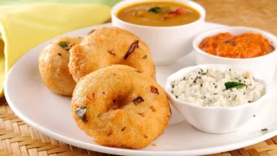 गर्मागरम सांभर के साथ खाएं रवा मेदु वड़ा, इस रेसिपी से 15 मिनट में तैयार हो जाएगा हेल्दी नाश्ता - India TV Hindi
