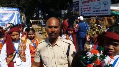 CM मोहन यादव के शहडोल कार्यक्रम में बड़ी सुरक्षा चूक, पुलिस की वर्दी पहन कर नशे की हालत में घुसा शख्स - India TV Hindi