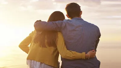 इंस्टा पर मिली पुरानी प्रेमिका, शादी के 10 साल बाद लव स्टोरी में आया असली ट्विस्ट; जीवनसाथी-बच्चों को छोड़ हुए फरार - India TV Hindi