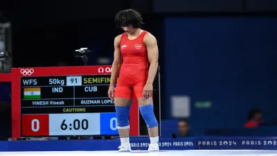 Vinesh Phogat: विनेश फोगाट की अपील पर आया फैसला, नहीं मिलेगा सिल्वर मेडल -  India TV Hindi