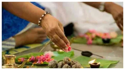 पितरों को प्रसन्न करने के लिए घर में ऐसे करें श्राद्ध, पितृदोष होगा दूर, धन-धान्य में होगी वृद्धि - India TV Hindi