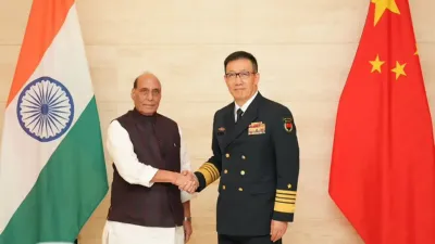 Rajnath Singh (L) with his Chinese counterpart Admiral Dong Jun (R) in Vientiane- India TV Hindi