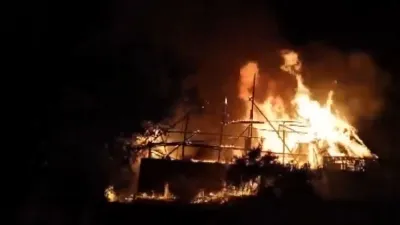 आतिशबाजी पड़ी भारी, देशभर में पटाखों से आग लगने के मामले आए सामने; हुआ भारी नुकसान - India TV Hindi