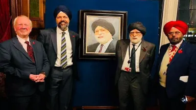 UK की संसद में रचा गया इतिहास, पहली बार ब्रिटिश राजा-रानियों की तस्वीरों के साथ स्थापित हुआ सिख सांसद का चित्र - India TV Hindi