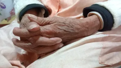 न उम्र देखी, न इंसानियत! सैर पर घूमने गई 80 साल की महिला के साथ हुआ गैंगरेप, सोना लूट फिर...... 2 80-Year-Old Woman Gang-Raped While Out For A Walk In Srinivasapuri