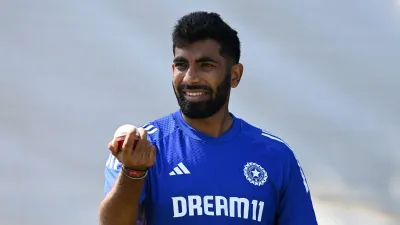 एजबेस्टन टेस्ट से पहले भारतीय गेंदबाजों ने की स्पेशल प्रैक्टिस, दो रंग की गेंद के साथ किया अभ्यास - India TV Hindi