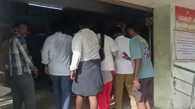 दिल दहलाने वाला हादसा: रेलवे क्रॉसिंग पर ट्रेन से टकराई बच्चों को ले जा रही  स्कूल वैन, दो छात्रों की मौत - India TV Hindi