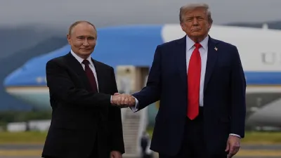 Trump Putin Meeting: अलास्का में मिले ट्रंप और पुतिन, गर्मजोशी से मिलाया हाथ; देखें VIDEO - India TV Hindi