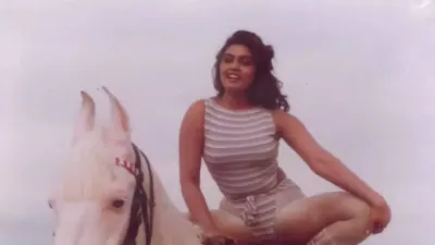 14 साल की उम्र में जबरन करा दी शादी, लेकिन सुपरस्टार बनी ये हीरोइन, 450  फिल्मों में काम, बॉलीवुड में बनी बायोग्राफी - India TV Hindi
