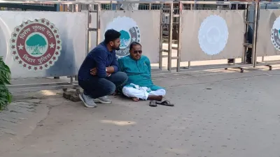 कोई CM आवास के बाहर धरने पर बैठा तो किसी की आंख से छलके आंसू, NDA में सीट  बंटवारे पर मचा घमासान - India TV Hindi