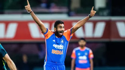 IND vs AUS: जसप्रीत बुमराह ने हासिल की बड़ी उपलब्धि, पाकिस्तानी गेंदबाज को  पीछे छोड़ पहुंचे नंबर-1 की पोजीशन पर - India TV Hindi