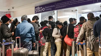 IndiGo ने यात्रियों को रिफंड किया ₹610 करोड़, 3000 से ज्यादा बैग भी सौंपे  गए, CEO बोले- सामान्य हो रहे हैं हालात - India TV Hindi