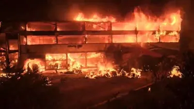 आंध्र प्रदेश: कंटेनर में लगी भीषण आग, ड्राइवर की जिंदा जलकर मौत आंध्र प्रदेश: कंटेनर में लगी भीषण आग, ड्राइवर की जिंदा जलकर मौत