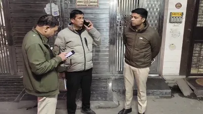 दिल्ली में ट्रिपल मर्डर : युवक ने की अपनी माँ और भाई-बहन की हत्या दिल्ली में ट्रिपल मर्डर : युवक ने की अपनी माँ और भाई-बहन की हत्या