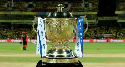 आईसीसी ने जैसे ही ऑस्ट्रेलिया में होने वाले टी20 विश्वकप को अगले साल तक स्थगित करने का फैसला सुनाया। वैसे ही खबरे आने लगी कि बीसीसीआई अब इस टूर्नामेंट को भारत में चरम पर कोरोना वायरस होने के कारण देश से बाहर यूएई में सितंबर से नवंबर के बीच करा सकता है। ऐसे में इससे पहले भी आईपीएल 2014 के 20 मैच यूएई में खेले गए थे। जिसके चलते हम आपको बतायेंगे 3 ऐसे भारतीय तेज गेंदबाजों के बारे में जिन्होंने यूएई की पिचों पर 2014 में अपनी गेंदबाजी से जलवा बिखेर दिया था। ऐसे में इस बार भी आईपीएल 2020 में फ्रेंचाईजी को अपने इन गेंदबाजों से बेहतरीन प्रदर्शन की उम्मीद होगी।