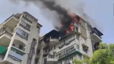 दिल्ली की जलती इमारत से कूदकर पिता और बच्चों की दुखद मौत | हिंदी न्यूज़ | हिंदी समाचार | ताजा ख़बरें | Breaking Latest News in Hindi - India TV Hindi