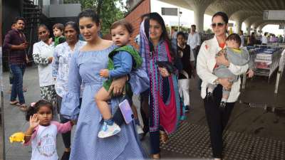 सानिया मिर्जा आज अपने बेटे के साथ मुंबई एयरपोर्ट पर नजर आईं। सनी लियोनी अपनी बेटी और बेटे संग हुईं स्पॉट।