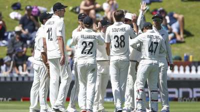 वेलिंग्टन में खेल गए पहले टेस्ट मैच में टीम इंडिया को न्यूजीलैंड के हाथों 10 विकेट से करारी हार का सामना करना पड़ा।