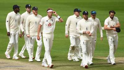 इंग्लैंड ने ओल्ड ट्रेफ्र्ड मैदान पर खेले गए तीसरे टेस्ट मैच में स्टुअर्ट ब्रॉड की घातक गेंदबाजी के दमपर वेस्टइंडीज को 269 रनों से हरा तीन मैचों की सीरीज 2-1 से अपने नाम कर ली।&amp;nbsp;
