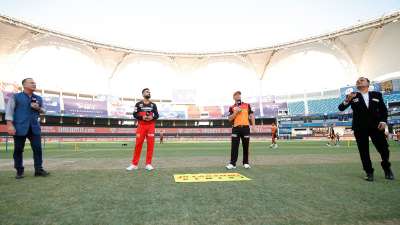 आईपीएल 2020 का तीसरा मुकाबला सनराइजर्स हैदराबाद और रॉयल चैलेंजर्स बैंगलोर के बीच खेला गया। इस मैच में हैदराबाद ने टॉस जीतकर पहले गेंदबाजी करने का निर्णय लिया।