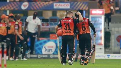 आईपीएल 2020 के लीग स्टेज के आखिरी मुकाबले में सनराइजर्स हैदराबाद ने मुंबई इंडियंस को 10 विकेट से हराकर प्लेऑफ में अपनी जगह बनाई।