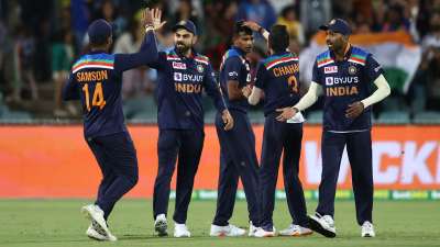 ऑस्ट्रेलिया को पहले वनडे मैच में 11 रनों से हराकर भारत ने तीन मैच की टी20 सीरीज में 1-0 की बढ़त बना ली है।