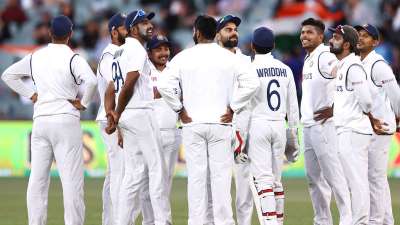 भारत और ऑस्ट्रेलिया के बीच एडिलेड में खेले जा रहे पहले टेस्ट में के दूसरे दिन का खेल खत्म होने तक टीम इंडिया ने मेजबानों पर 62 रन की बढ़त बना ली है।