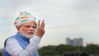 PM Modi Birthday: प्रधानमंत्री नरेन्द्र मोदी का आज की 17 सितंबर से एक खास नाता है। दरअसल साल 1950 में 17 सितंबर के दिन ही नरेन्द्र दामोदर मोदी का जन्म हुआ, जिन्हें 26 मई 2014 को भारत के तत्कालीन राष्&zwj;ट्रपति प्रणब मुखर्जी ने देश के 15वें प्रधानमंत्री के रूप में शपथ दिलायी। 5 साल बाद 2019 बीजेपी ने नरेन्द्र मोदी के नेतृत्व में एक बार फिर चुनाव जीता और उन्होंने प्रधानमंत्री के रूप में अपने दूसरे कार्यकाल की शुरुआत की। यहां यह जानना दिलचस्प होगा कि 2014 के बाद से ही नरेंद्र मोदी ने कई नारों का प्रयोग किया। आज यहां पर उनके ही कुछ मशहूर नारों के बारे में आपको बताएंगे।
