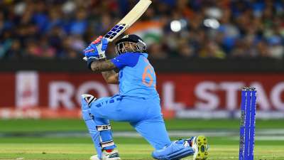 साल 2022 में सूर्यकुमार यादव ने अब 1000 रनों का आंकड़ा पार कर लिया है। उन्होंने 28 मैचों में यह उपलब्धि हासिल की। आइए अब जानते हैं कौन हैं इस साल के टॉप-5 टी20 के बल्लेबाज:- 