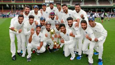 आज है 7 जनवरी 2023 लेकिन आज से 4 साल पहले इसी तारीख को भारतीय क्रिकेट टीम ने ऑस्ट्रेलिया में पहली टेस्ट सीरीज जीतकर इतिहास रचा था। भारतीय टीम ऐसा करने वाली पहली एशियाई टीम भी बनी थी। यानी श्रीलंका और पाकिस्तान जैसी टीमें भी कभी ऐसा नहीं कर पाई थीं। आइए इस मौके पर जानते हैं भारत की ऑस्ट्रेलिया के खिलाफ पांच बड़ी जीत के बारे में :- 