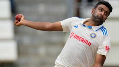 भारत के लिए सबसे ज्यादा टेस्ट और इंटरनेशनल विकेट लेने वाले गेंदबाज अनिल कुंबले हैं लेकिन इस मामले में रविचंद्रन अश्विन ने उन्हें पीछे छोड़ दिया है। आइए देखते हैं टॉप-5 की लिस्ट:- 