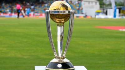 वनडे वर्ल्ड कप 2023 का आगाज 5 अक्टूबर से भारत में होने जा रहा है। इस टूर्नामेंट के शुरू होने से पहले कई रिकॉर्ड चर्चा का विषय बने हुए हैं। उसी कड़ी में जानते हैं उन खिलाड़ियों के नाम जिन्होंने एक नहीं बल्कि दो देशों के लिए वनडे वर्ल्ड कप खेला था। आइए देखते हैं पूरी लिस्ट:- 