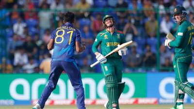 ODI World Cup 2023: वर्ल्ड कप 2023 अभी तक बल्लेबाजों के नाम रहा है। इस साल टूर्नामेंट के इतिहास का सबसे तेज शतक लगाने से लेकर सबसे बड़ा स्कोर बनाने तक का रिकॉर्ड बन चुका है। इस दौरान कई गेंदबाजों ने काफी महंगा बॉलिंग स्पैल फेंका है। 